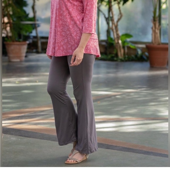 Mountain Mama Flare Leggings pants stretchy soft  NWT - Picture 1 of 7